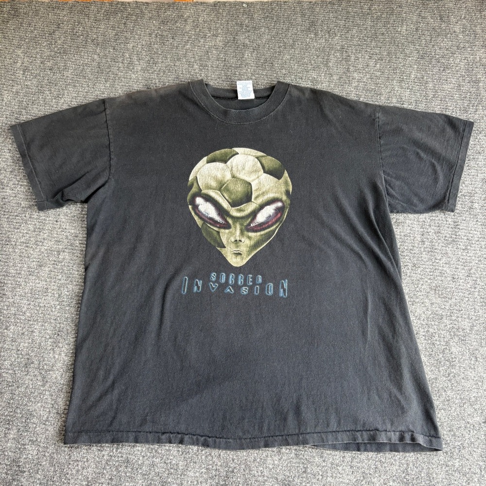 Vintage Bulletin Athletic Soccer Invasion Alien T-Shirt XL Black Made in Canada